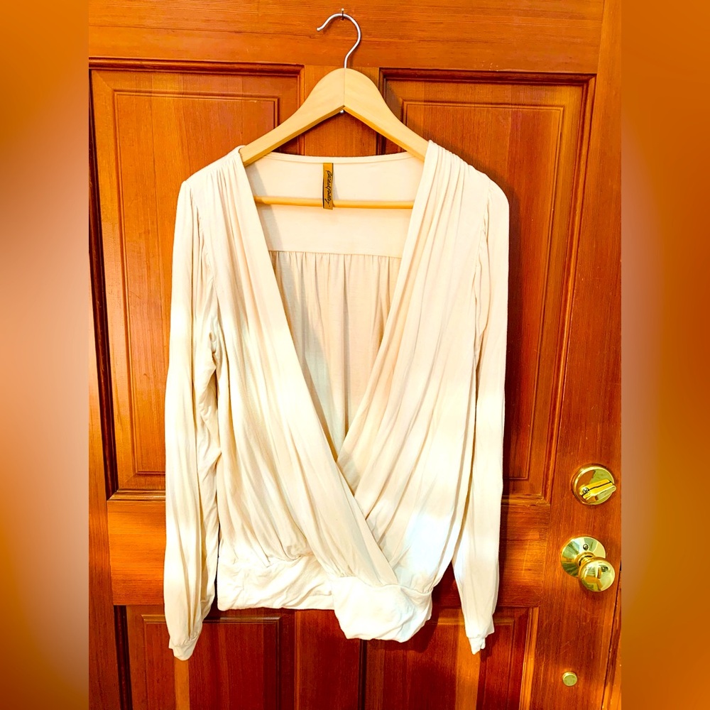 Rachel Pally Cream V-Neck
Long Sleeve Wrap Blouse Size M , Excellent, No Flaws